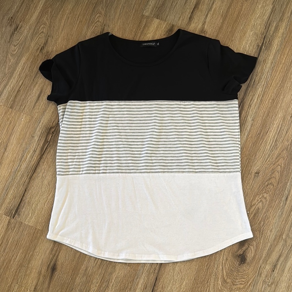 Zawapemia Black and Gray Striped Short Sleeve Top